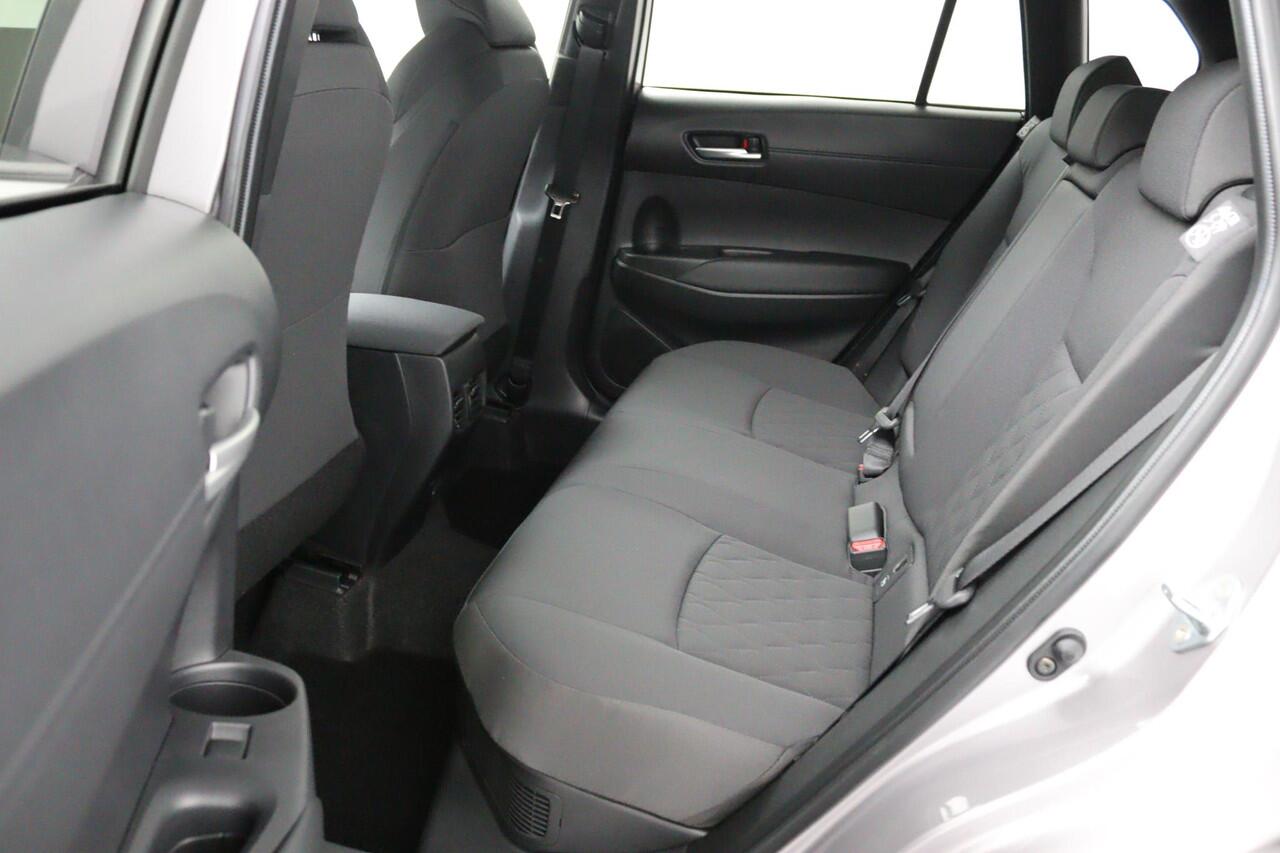 Toyota COROLLA Cross Hybrid 180 Dynamic | ADG FLEX | Parkeersensoren | Elektrisch bedienbare Achterklep | Keyless Entry | Stoelverwarming |