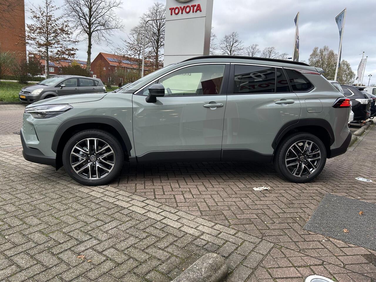 Toyota COROLLA Cross Hybrid 140 Dynamic Stoelverwarming | pakeersensoren | Dodehoek | 2026 Model