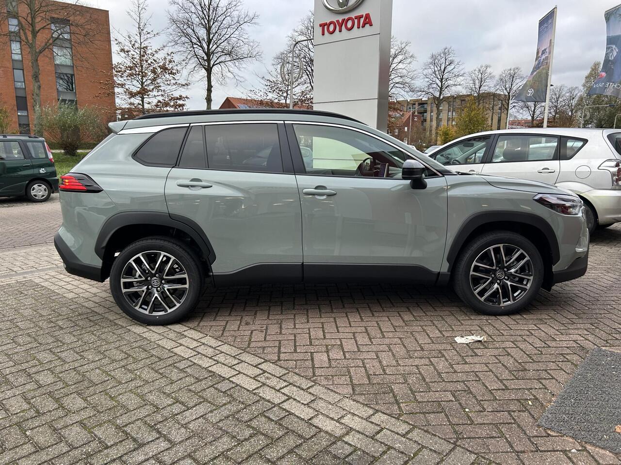 Toyota COROLLA Cross Hybrid 140 Dynamic Stoelverwarming | pakeersensoren | Dodehoek | 2026 Model
