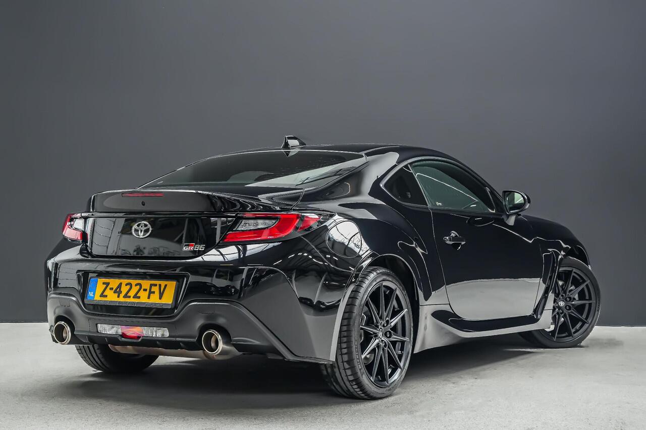 Toyota GR86 235pk 2.4 Premium Handgeschakeld |Apple Carplay|blind spot|sportstoelen|camera|bluetooth|cruise control|stoelverwarming|LED-verlichting|18"|