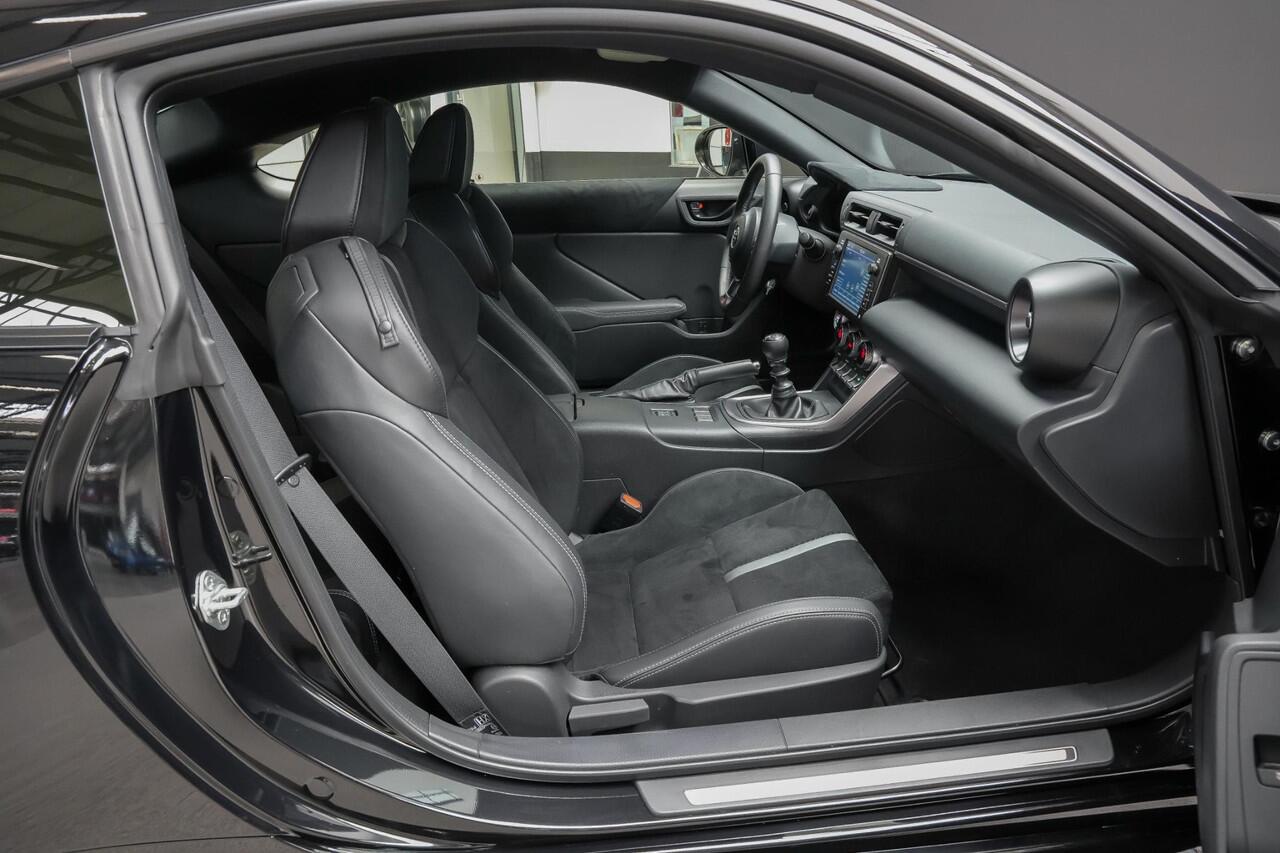 Toyota GR86 235pk 2.4 Premium Handgeschakeld |Apple Carplay|blind spot|sportstoelen|camera|bluetooth|cruise control|stoelverwarming|LED-verlichting|18"|