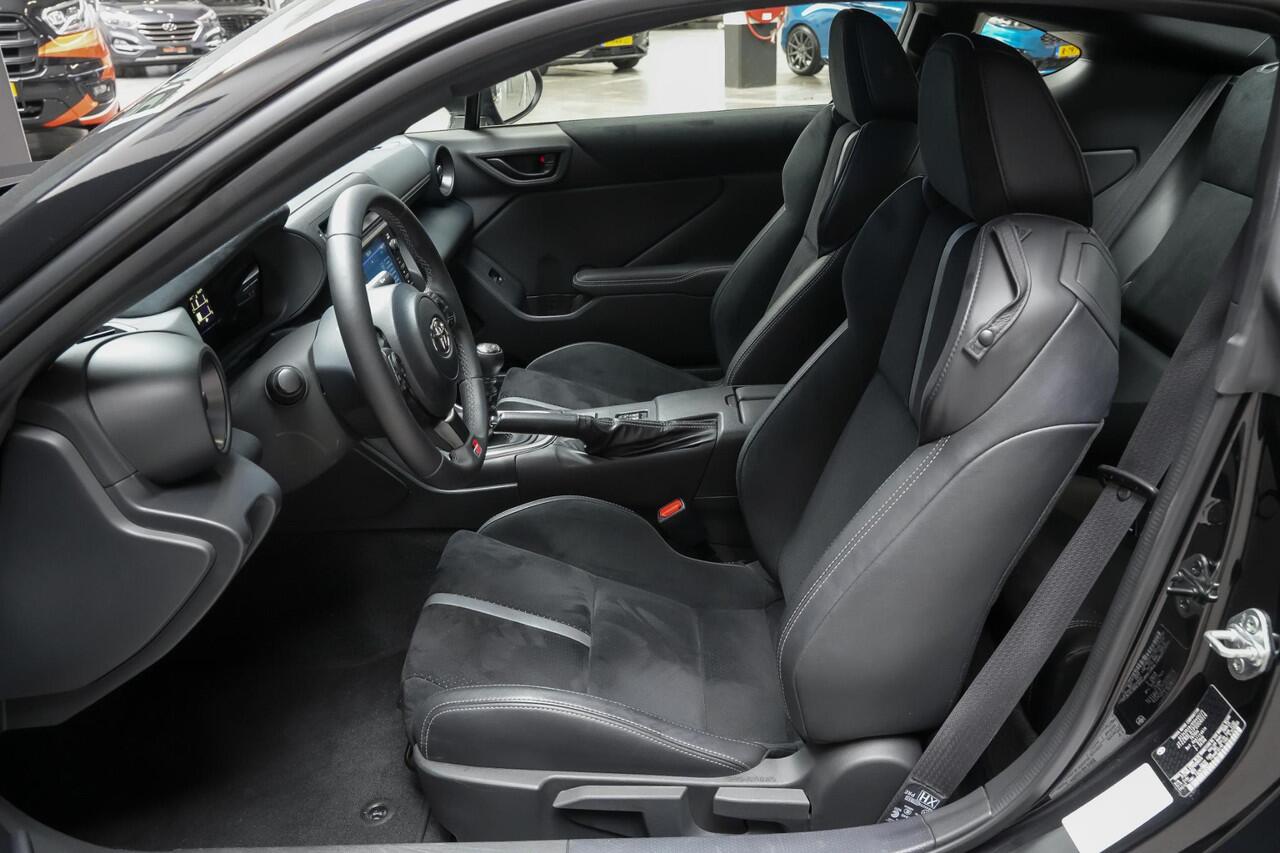 Toyota GR86 235pk 2.4 Premium Handgeschakeld |Apple Carplay|blind spot|sportstoelen|camera|bluetooth|cruise control|stoelverwarming|LED-verlichting|18"|