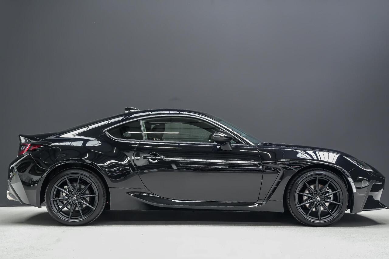 Toyota GR86 235pk 2.4 Premium Handgeschakeld |Apple Carplay|blind spot|sportstoelen|camera|bluetooth|cruise control|stoelverwarming|LED-verlichting|18"|