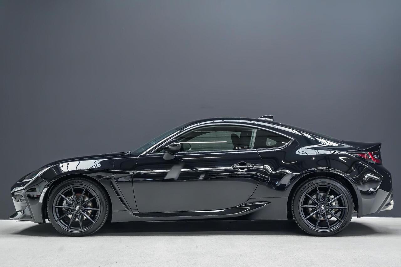 Toyota GR86 235pk 2.4 Premium Handgeschakeld |Apple Carplay|blind spot|sportstoelen|camera|bluetooth|cruise control|stoelverwarming|LED-verlichting|18"|