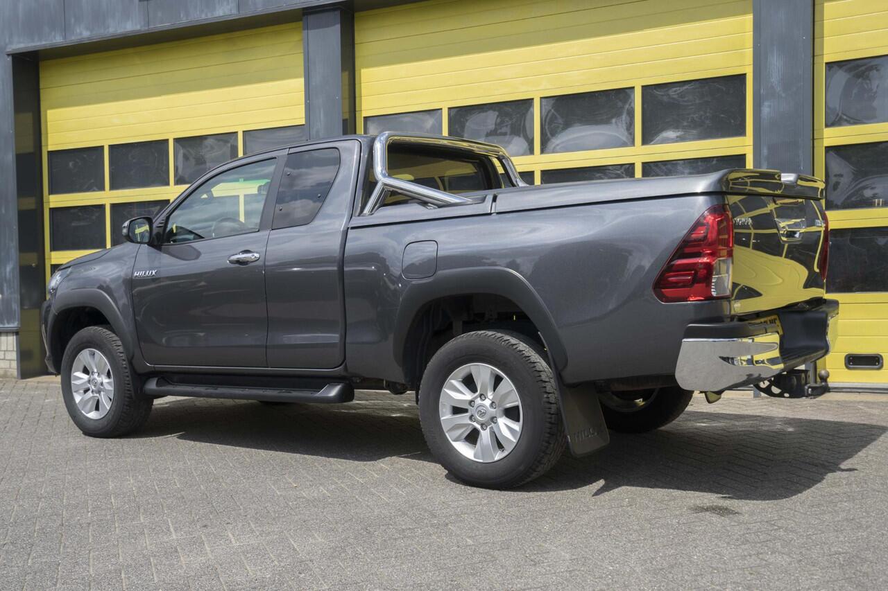 Toyota HI-LUX HiLux 2.4 D-4D-F Xtra Cab Professional