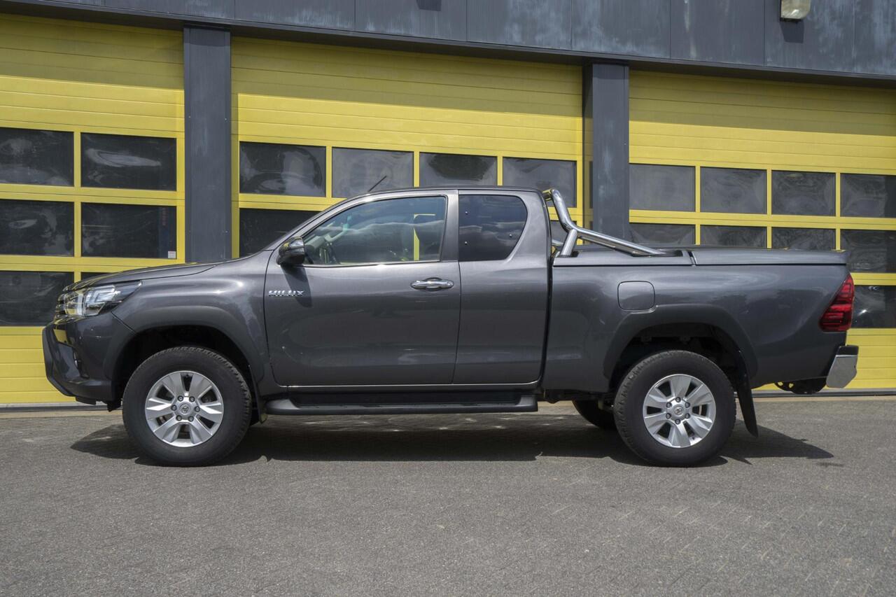 Toyota HI-LUX HiLux 2.4 D-4D-F Xtra Cab Professional