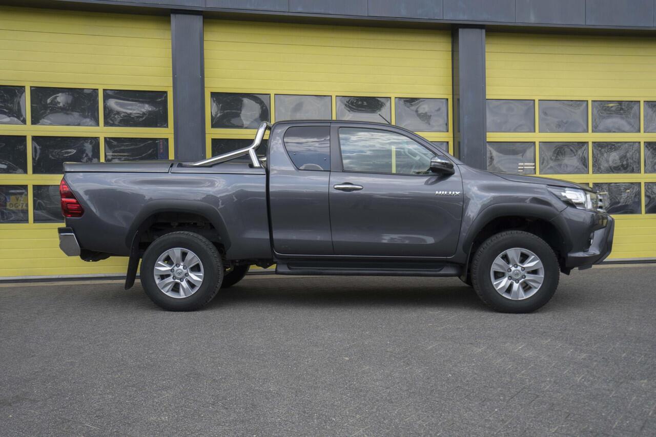 Toyota HI-LUX HiLux 2.4 D-4D-F Xtra Cab Professional