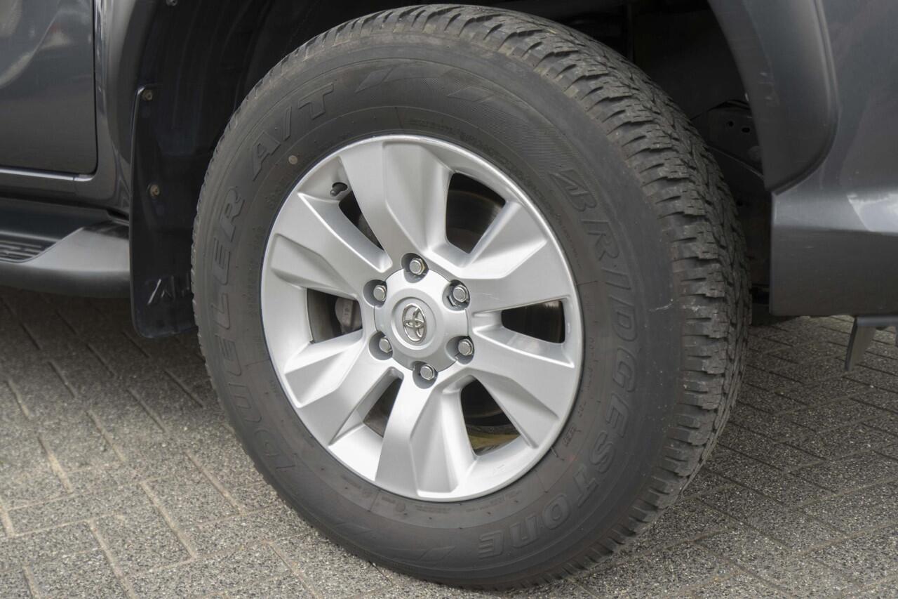 Toyota HI-LUX HiLux 2.4 D-4D-F Xtra Cab Professional