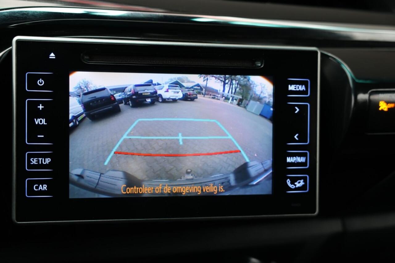 Toyota HI-LUX 2.4 D-4D DUBBEL CABINE LIMITED B/E TREKKER A/T 5 SITZ 4WD VAN