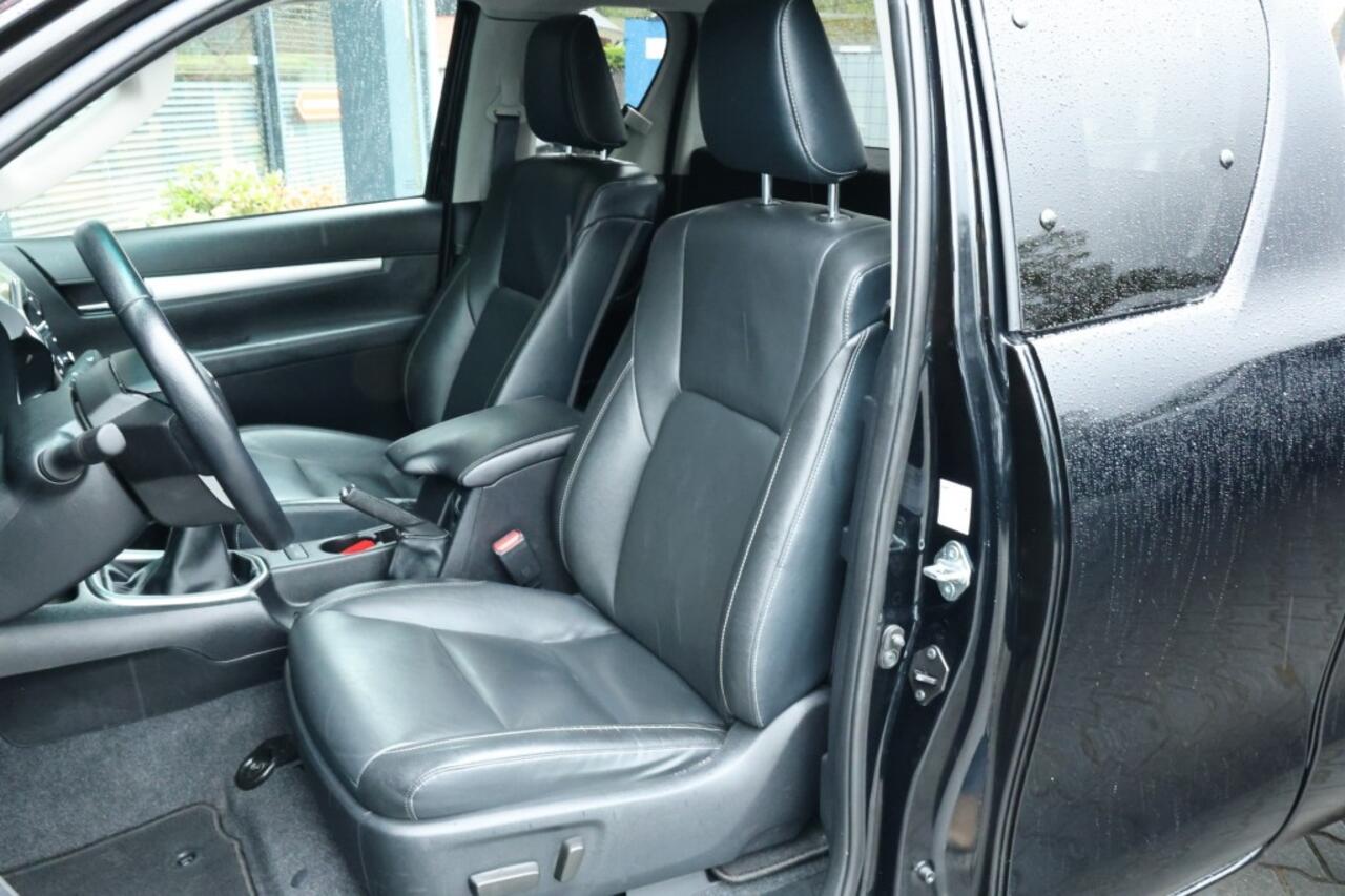 Toyota HI-LUX 2.4 D-4D X-TRA CAB COMFORT 4WD VAN