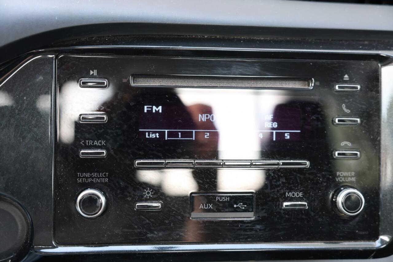 Toyota HI-LUX 2.4 D-4D ENKEL CABIN 4WD VAN