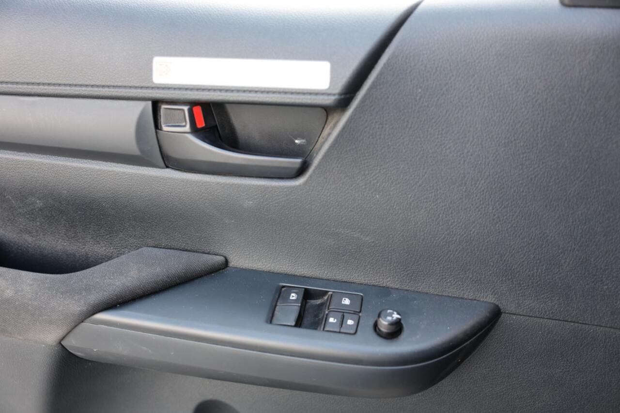 Toyota HI-LUX 2.4 D-4D ENKEL CABIN 4WD VAN