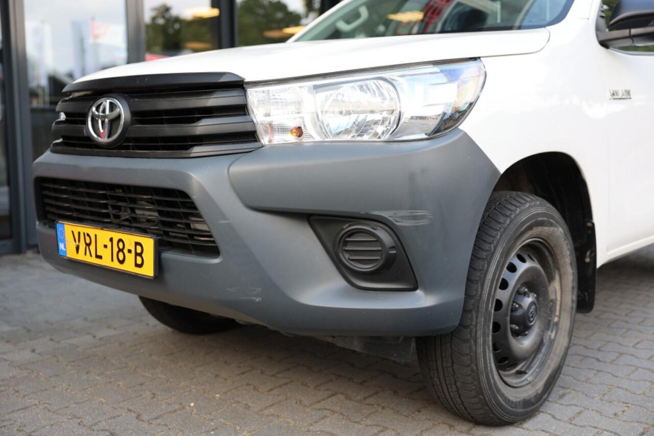 Toyota HI-LUX 2.4 D-4D ENKEL CABIN 4WD VAN