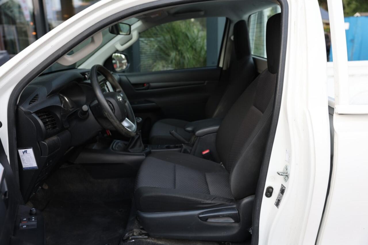 Toyota HI-LUX 2.4 D-4D ENKEL CABIN 4WD VAN