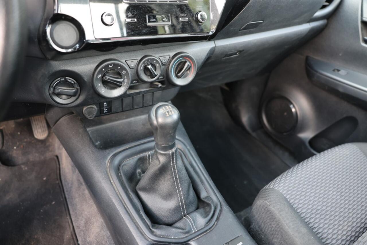 Toyota HI-LUX 2.4 D-4D ENKEL CABIN 4WD VAN