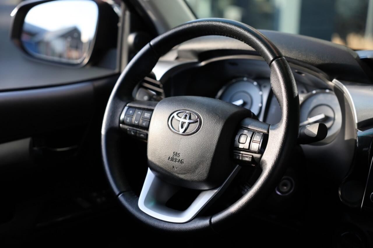 Toyota HI-LUX 2.4 D-4D X-TRA CAB PROFESSIONAL A/T 4WD VAN