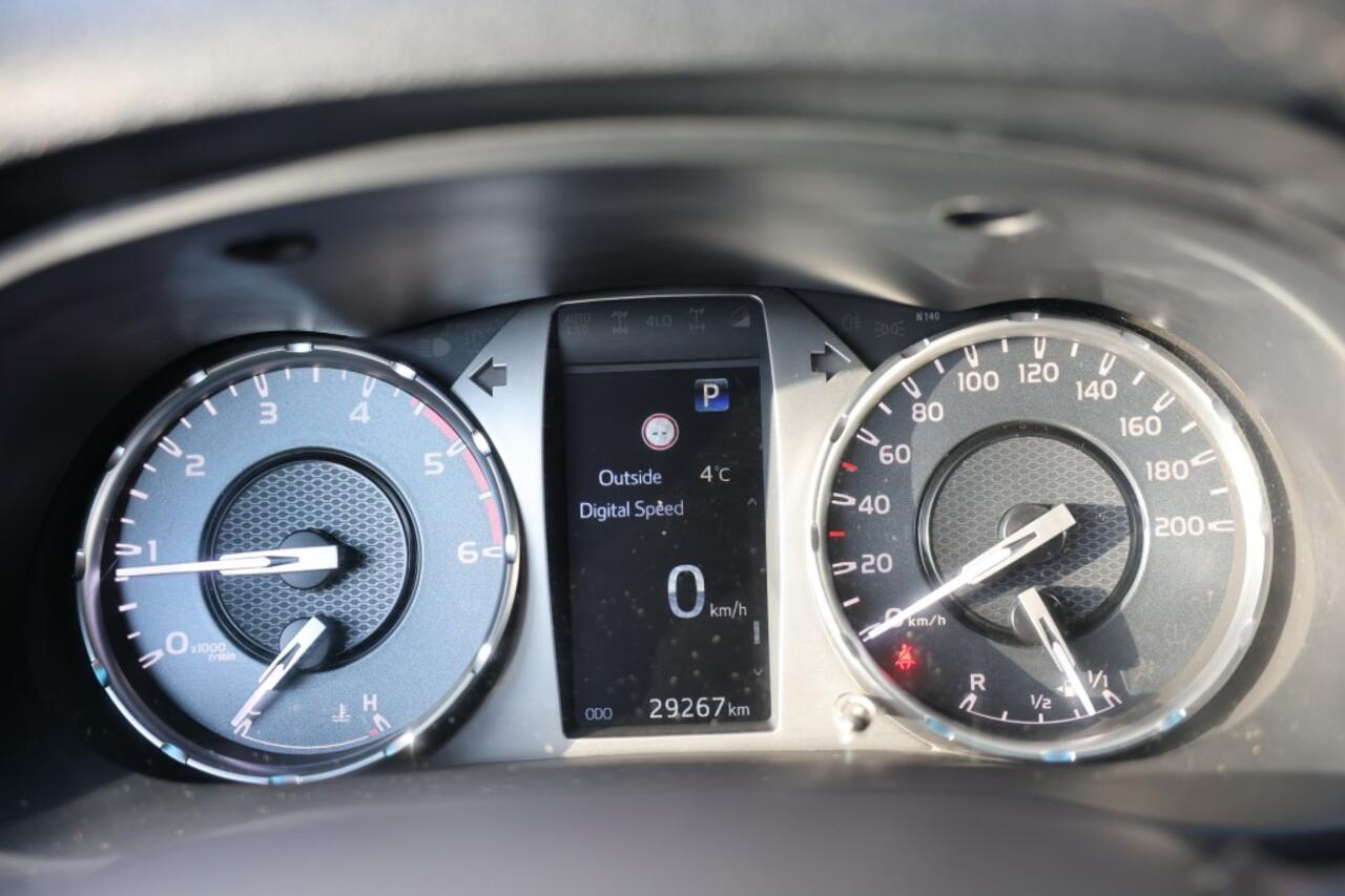 Toyota HI-LUX 2.4 D-4D X-TRA CAB PROFESSIONAL A/T 4WD VAN