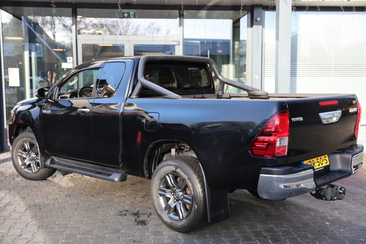 Toyota HI-LUX 2.4 D-4D X-TRA CAB PROFESSIONAL A/T 4WD VAN