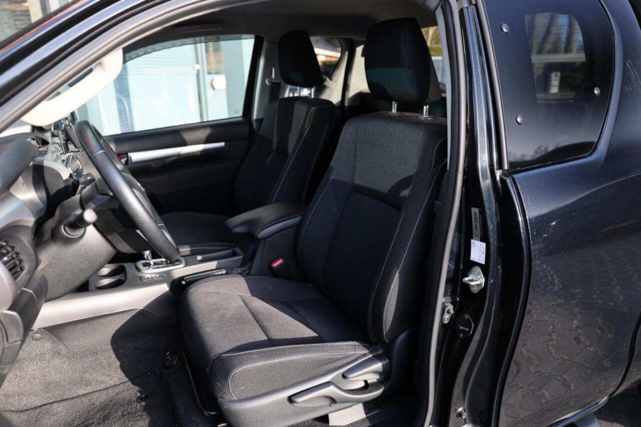 Toyota HI-LUX 2.4 D-4D X-TRA CAB PROFESSIONAL A/T 4WD VAN