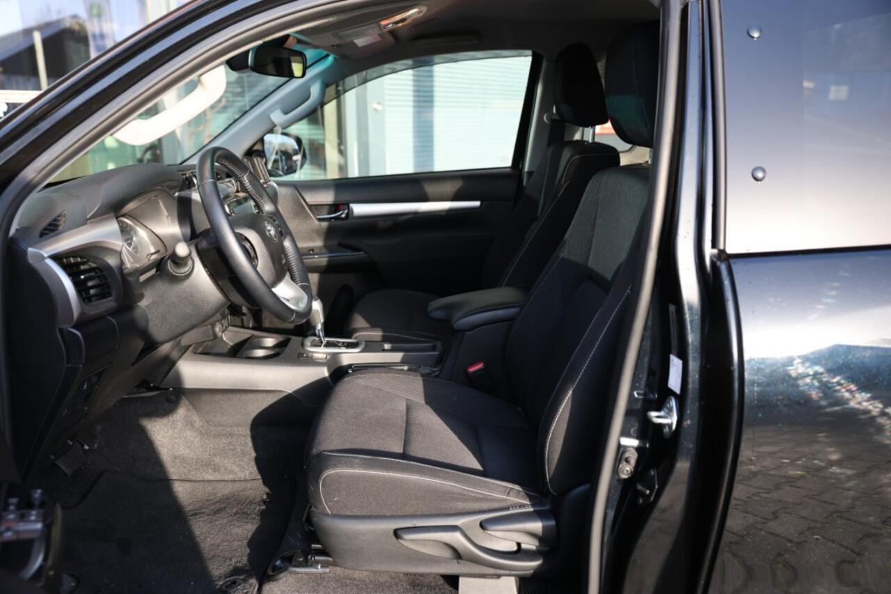 Toyota HI-LUX 2.4 D-4D X-TRA CAB PROFESSIONAL A/T 4WD VAN