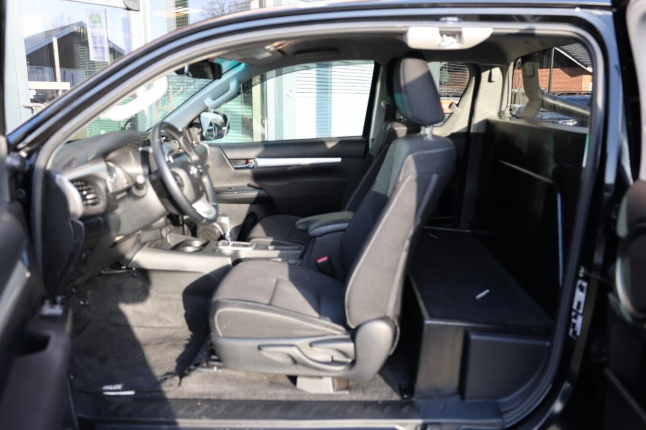 Toyota HI-LUX 2.4 D-4D X-TRA CAB PROFESSIONAL A/T 4WD VAN