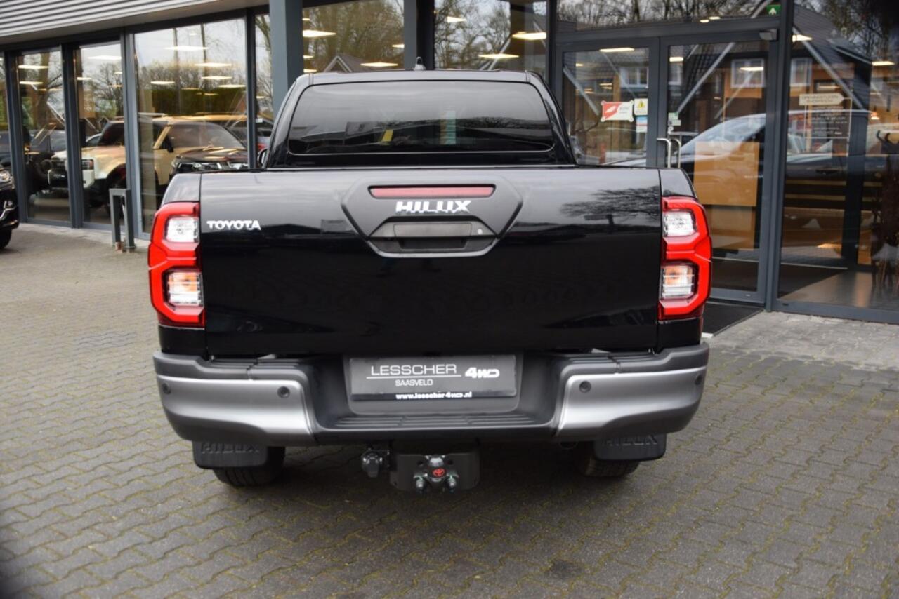 Toyota HI-LUX 2.8 D-4D X-TRA CAB INVINCIBLE A/T VAN