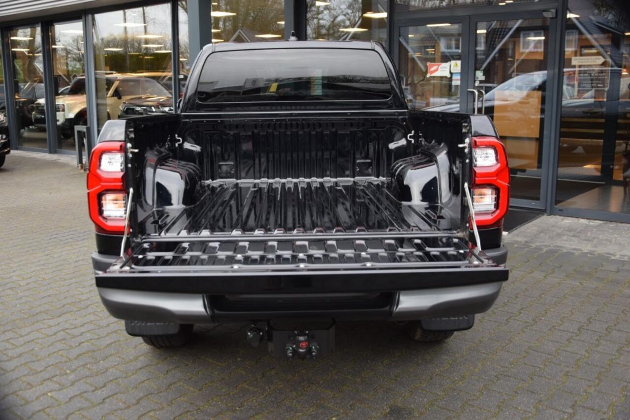 Toyota HI-LUX 2.8 D-4D X-TRA CAB INVINCIBLE A/T VAN
