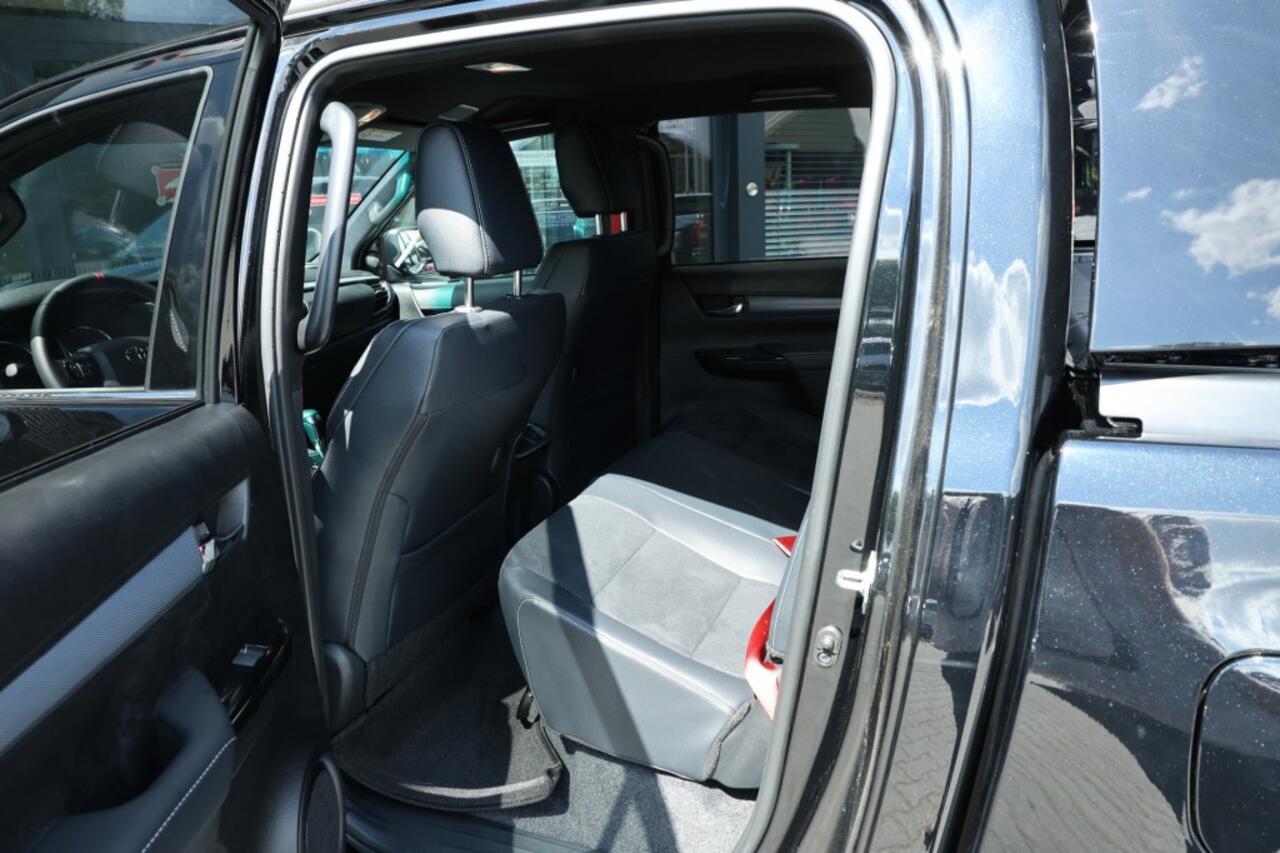 Toyota HI-LUX 2.8 D-4D DUBBEL CABIN GR SPORT A/T BE TREKKER/OPLEGGER 5 SITZ VAN *BPM VRIJ*