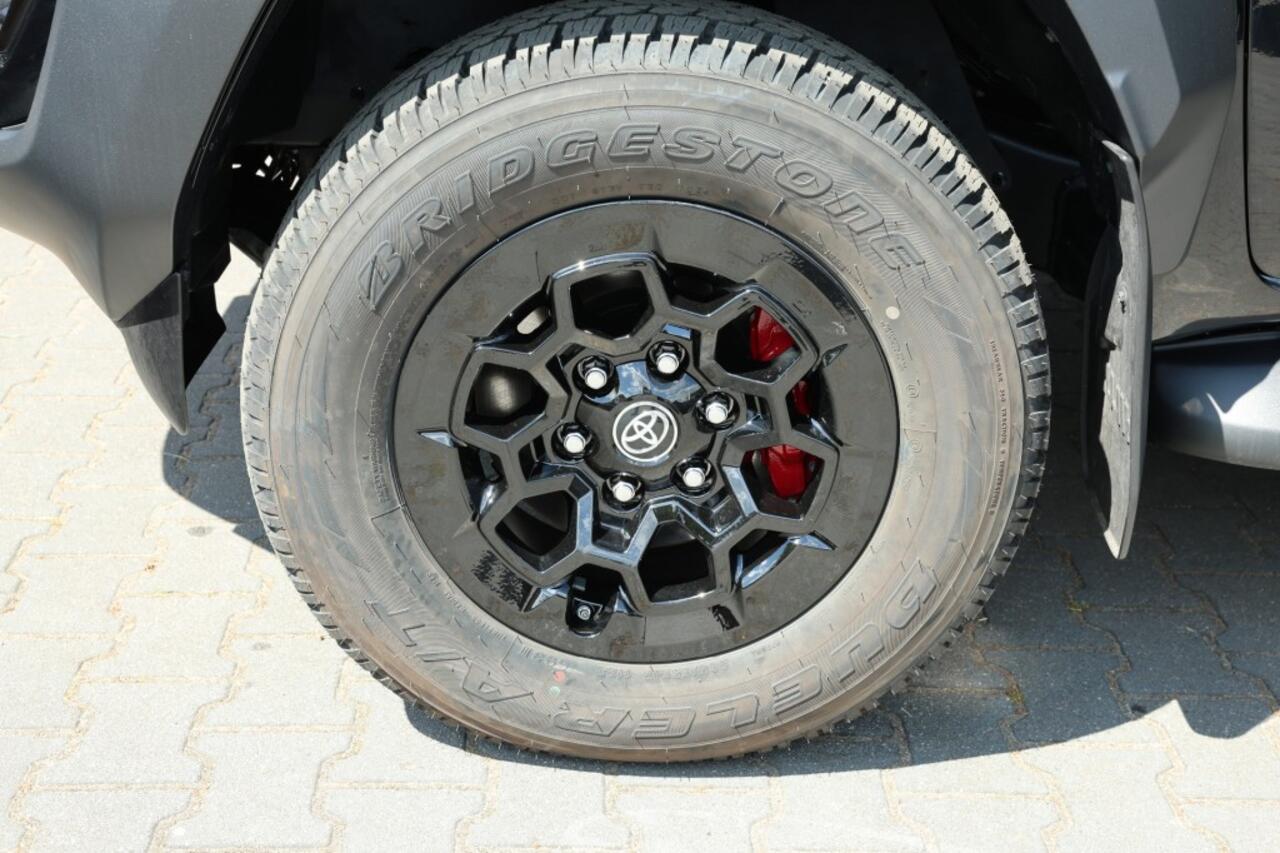 Toyota HI-LUX 2.8 D-4D DUBBEL CABIN GR SPORT A/T BE TREKKER/OPLEGGER 5 SITZ VAN *BPM VRIJ*