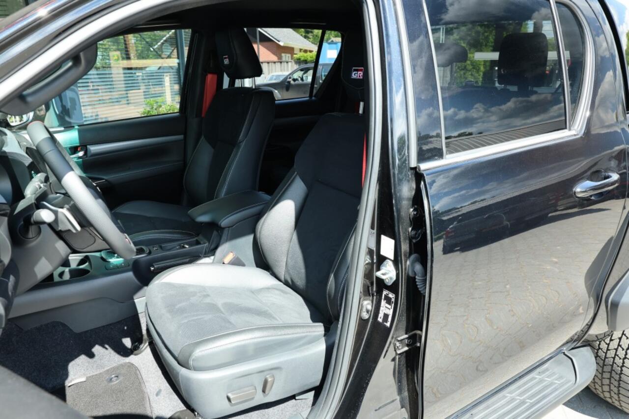 Toyota HI-LUX 2.8 D-4D DUBBEL CABIN GR SPORT A/T BE TREKKER/OPLEGGER 5 SITZ VAN *BPM VRIJ*