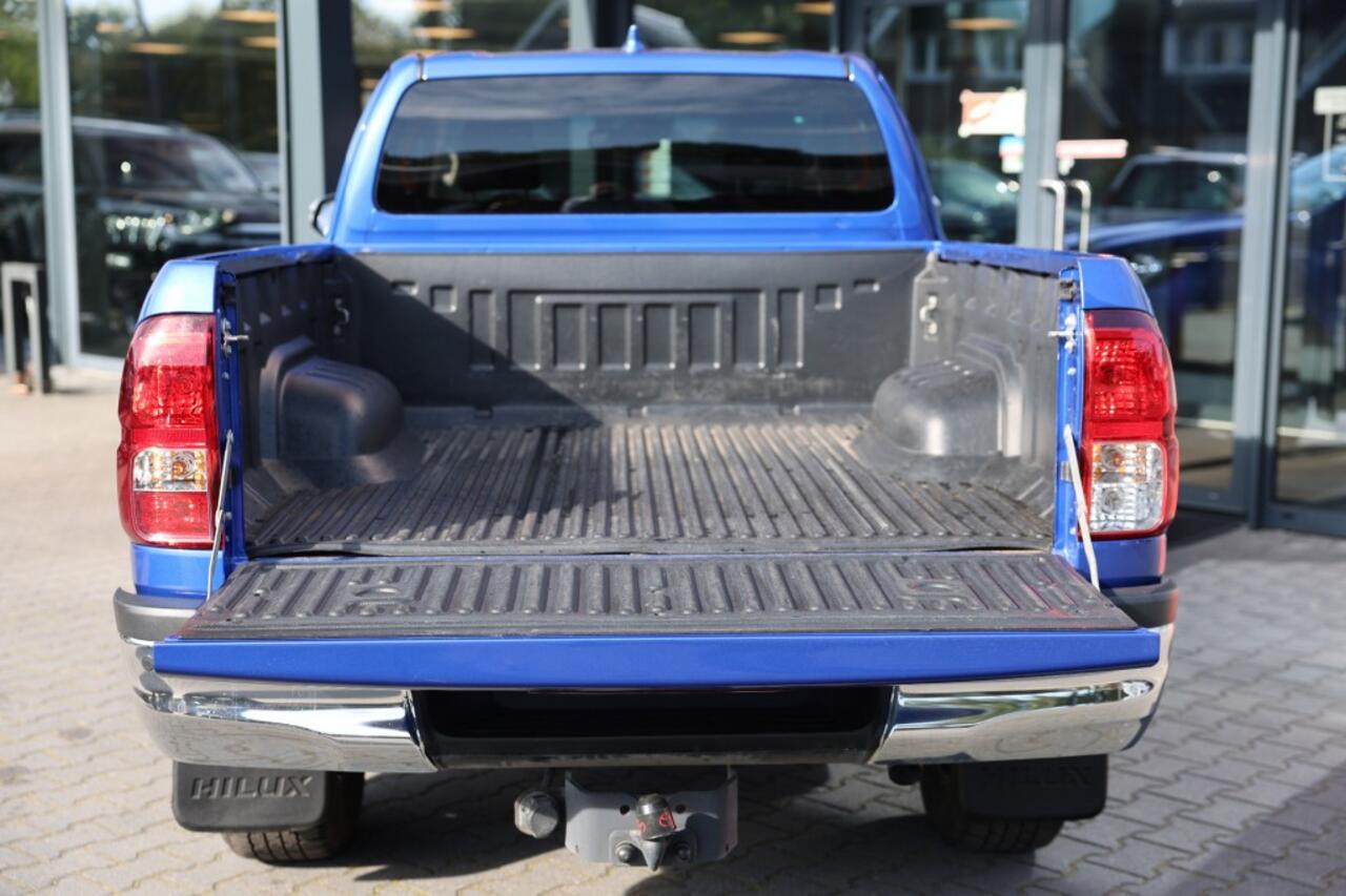 Toyota HI-LUX 2.4 D-4D X-TRA CAB PROFESSIONAL 4WD VAN