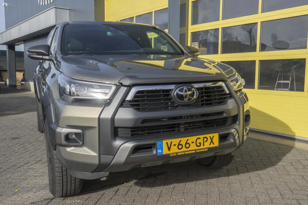 Toyota HI-LUX HiLux 2.8 D-4D Xtra Cab Invincible