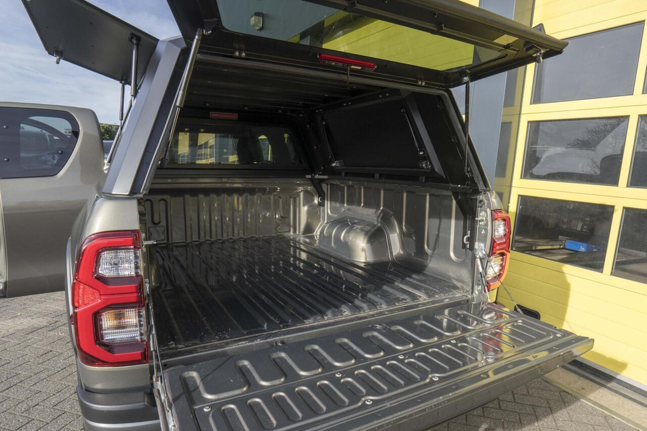 Toyota HI-LUX HiLux 2.8 D-4D Xtra Cab Invincible