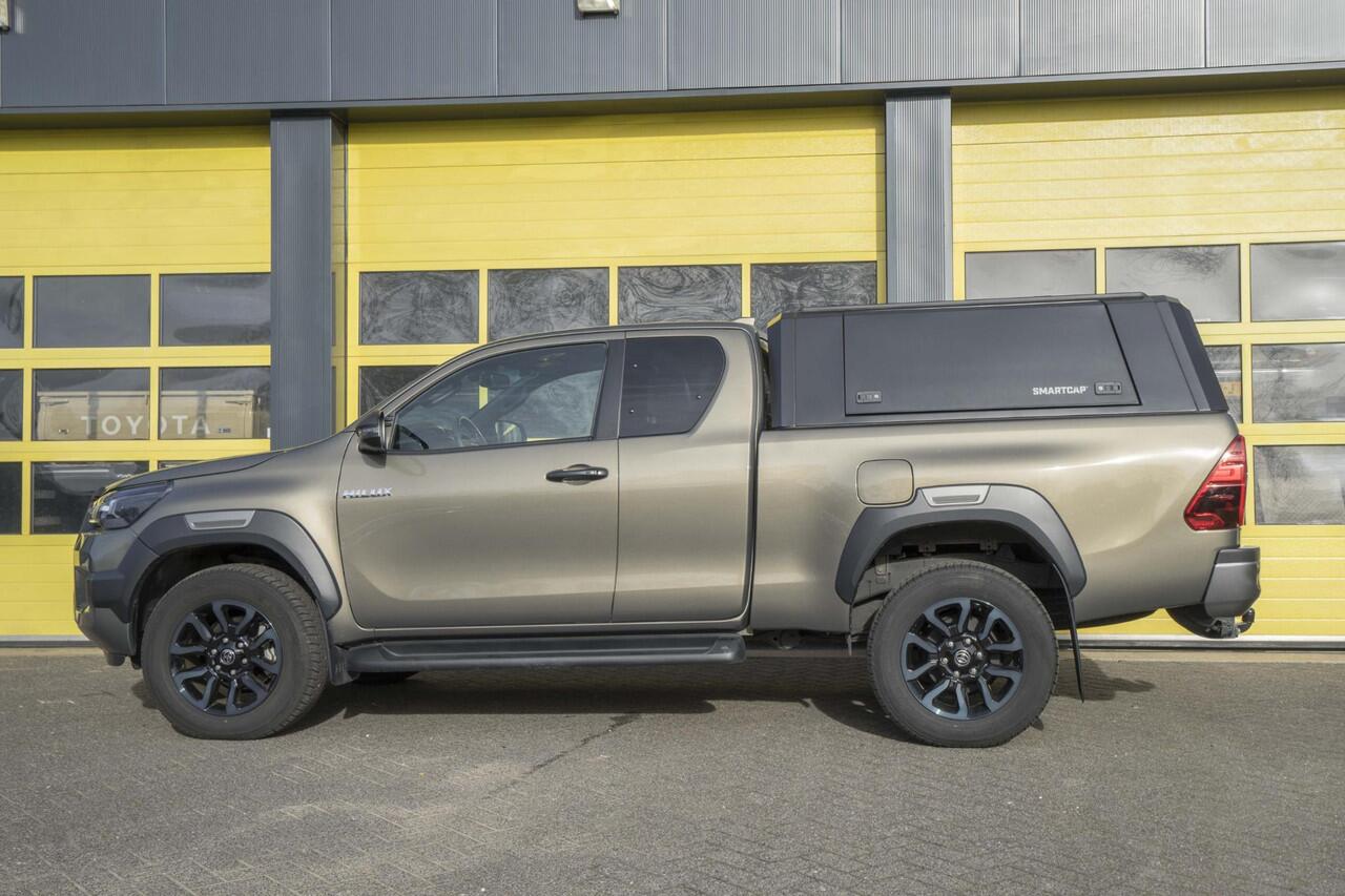 Toyota HI-LUX HiLux 2.8 D-4D Xtra Cab Invincible