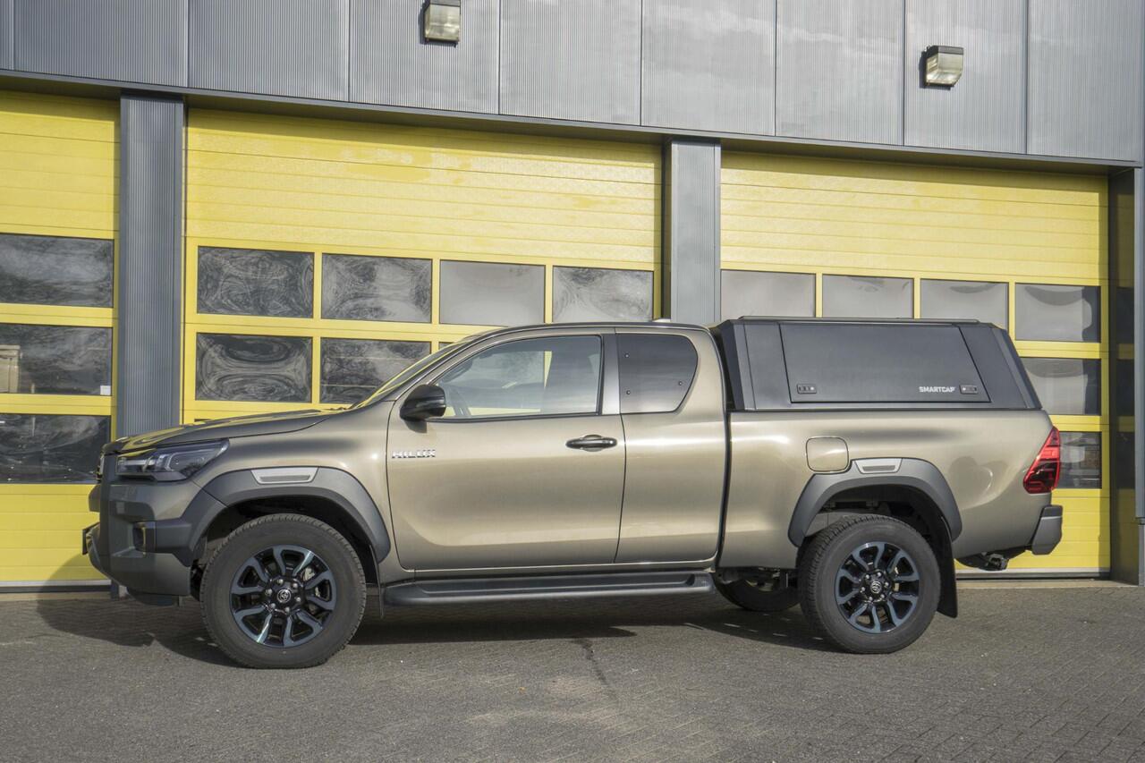 Toyota HI-LUX HiLux 2.8 D-4D Xtra Cab Invincible