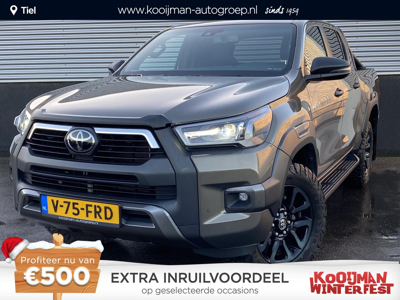Toyota HI-LUX HiLux 2.8 D-4D Double Cab Invincible Automaat Nieuw geleverd, incl. o.a.: De laadbak is gecoat, trekhaak 13plg, stoelverwarming, achteruitrij camera, keyless, navigatie, Apple CarPlay/Android Auto, JBL Audio, NL-auto, boekjes compleet, 265/65R18 banden CS