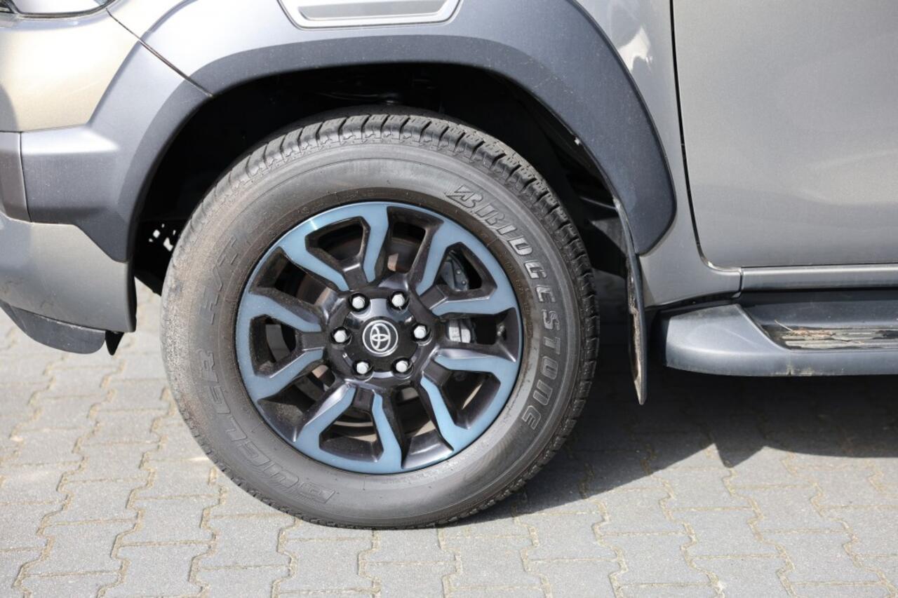 Toyota HI-LUX 2.8 D-4D X-TRA CAB INVINCIBLE A/T 4WD VAN ( INCL. DIV. ASS. )