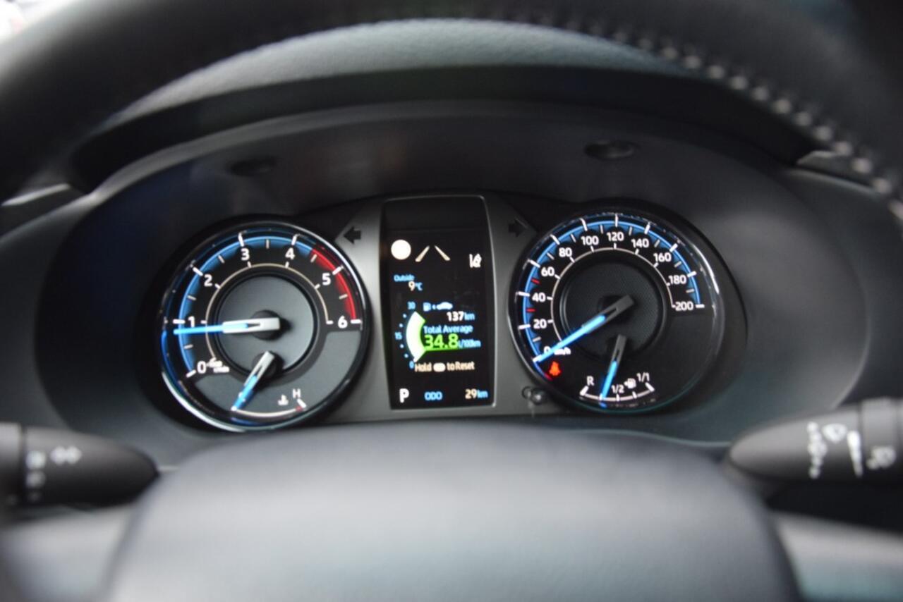 Toyota HI-LUX 2.8 D-4D X-TRA CAB INVINCIBLE A/T VAN