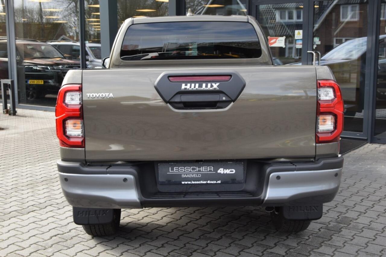 Toyota HI-LUX 2.8 D-4D X-TRA CAB INVINCIBLE A/T VAN