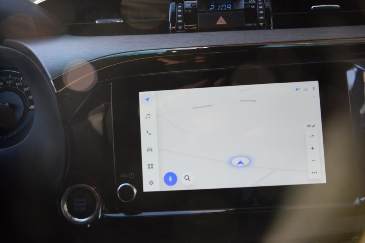 Toyota HI-LUX 2.8 D-4D X-TRA CAB INVINCIBLE A/T VAN