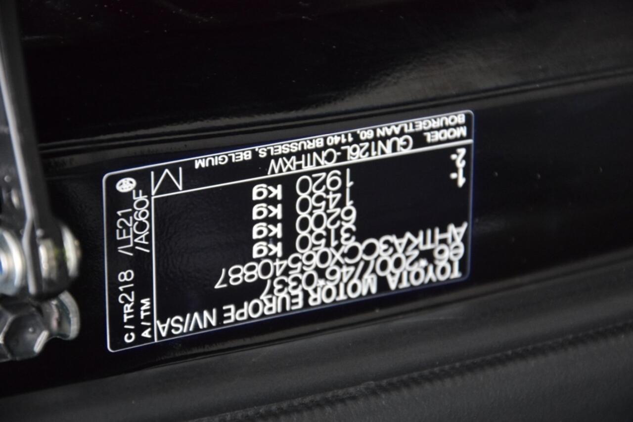 Toyota HI-LUX 2.8 D-4D X-TRA CAB INVINCIBLE A/T VAN