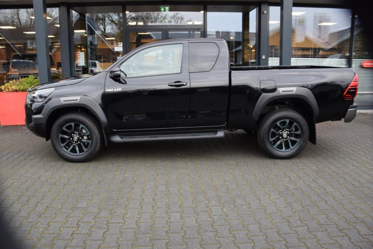 Toyota HI-LUX 2.8 D-4D X-TRA CAB INVINCIBLE A/T VAN