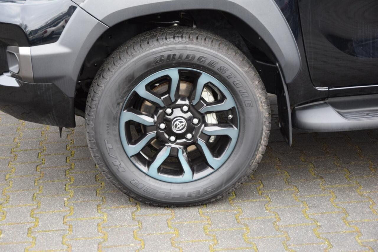 Toyota HI-LUX 2.8 D-4D X-TRA CAB INVINCIBLE A/T VAN