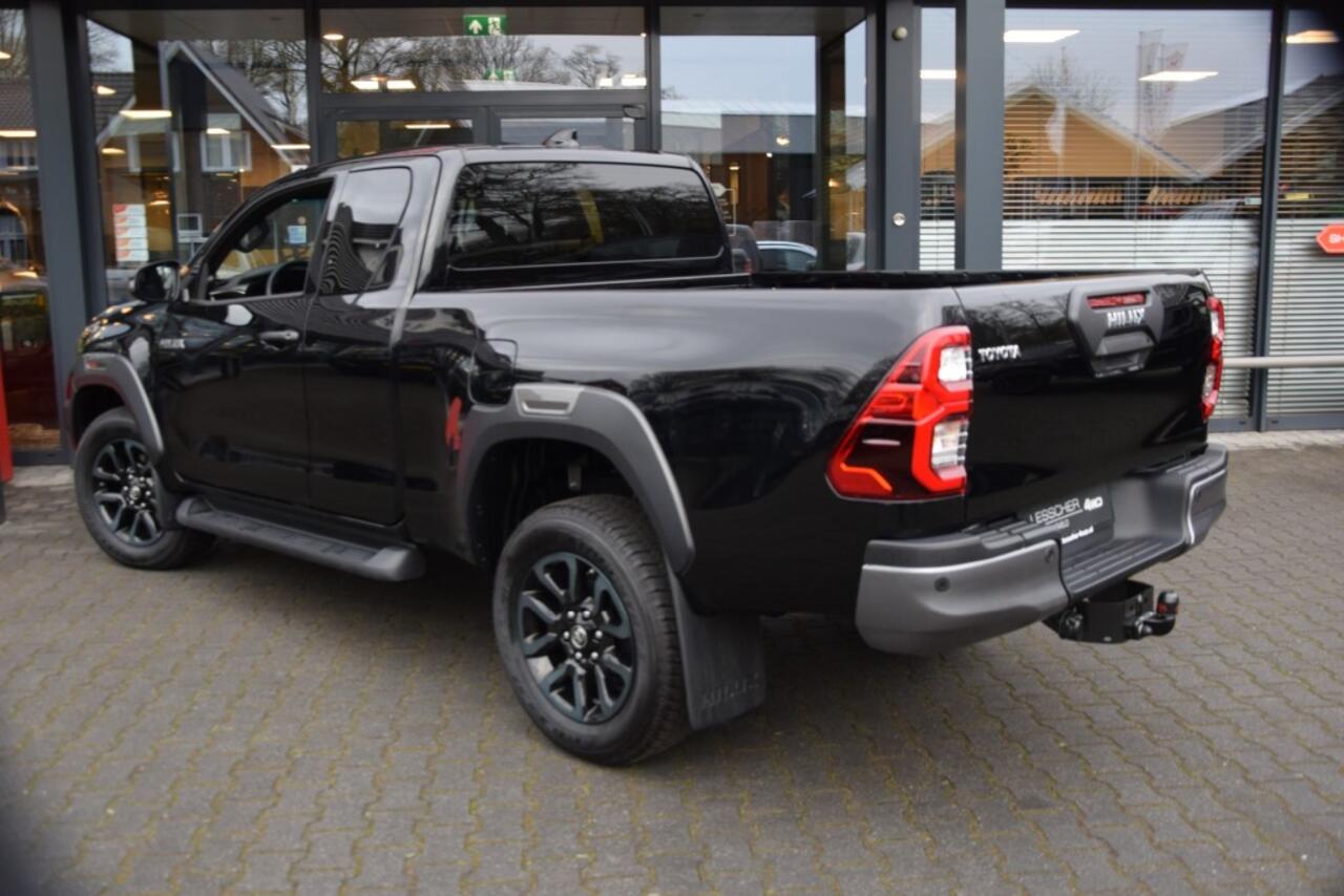 Toyota HI-LUX 2.8 D-4D X-TRA CAB INVINCIBLE A/T VAN