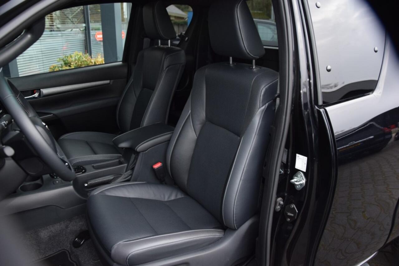 Toyota HI-LUX 2.8 D-4D X-TRA CAB INVINCIBLE A/T VAN