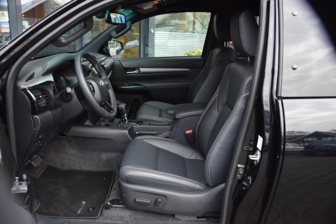 Toyota HI-LUX 2.8 D-4D X-TRA CAB INVINCIBLE A/T VAN