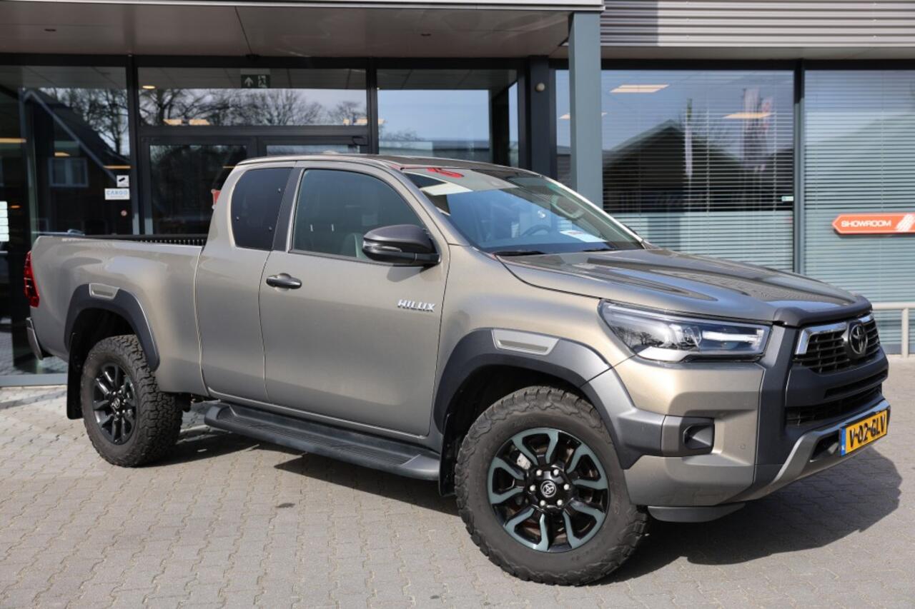 Toyota HI-LUX 2.8 D-4D X-TRA CAB INVINCIBLE A/T 4WD VAN