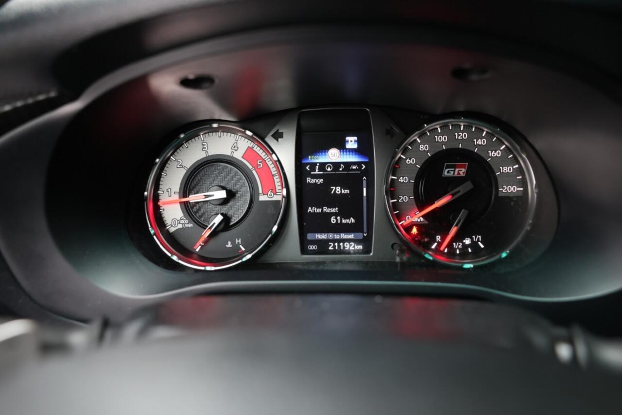 Toyota HI-LUX 2.8 D-4D DUBBEL CABIN GR SPORT A/T 2 ZITS 4WD VAN