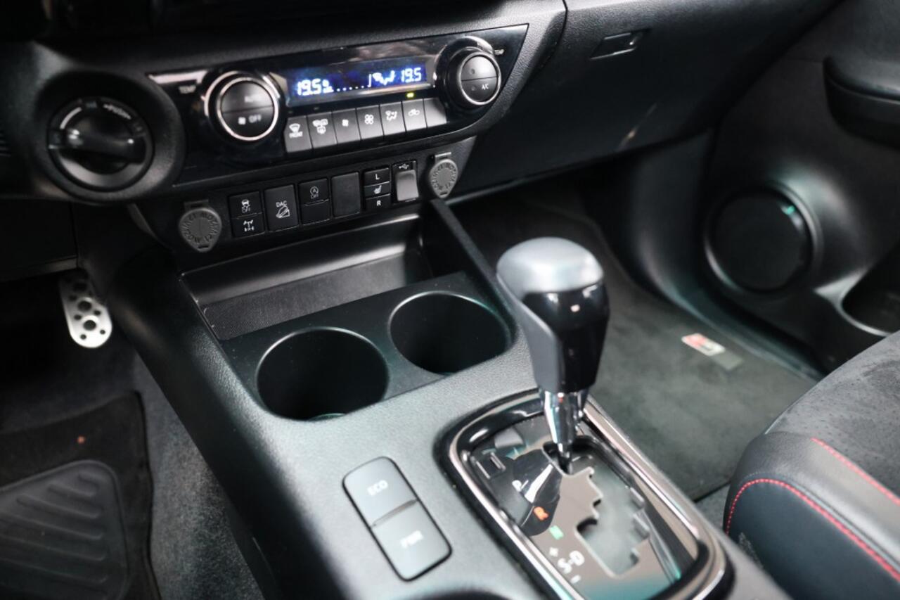 Toyota HI-LUX 2.8 D-4D DUBBEL CABIN GR SPORT A/T 2 ZITS 4WD VAN