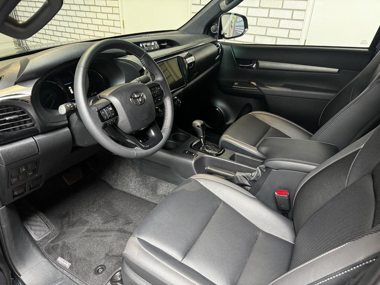 Toyota HI-LUX Hilux 2.8 D-4D Xtra Cab Invincible automaat